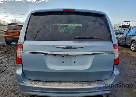 2013 Chrysler Town & Country Touring z USA, uszkodzony, nr VIN 2C4RC1BG3DR517979